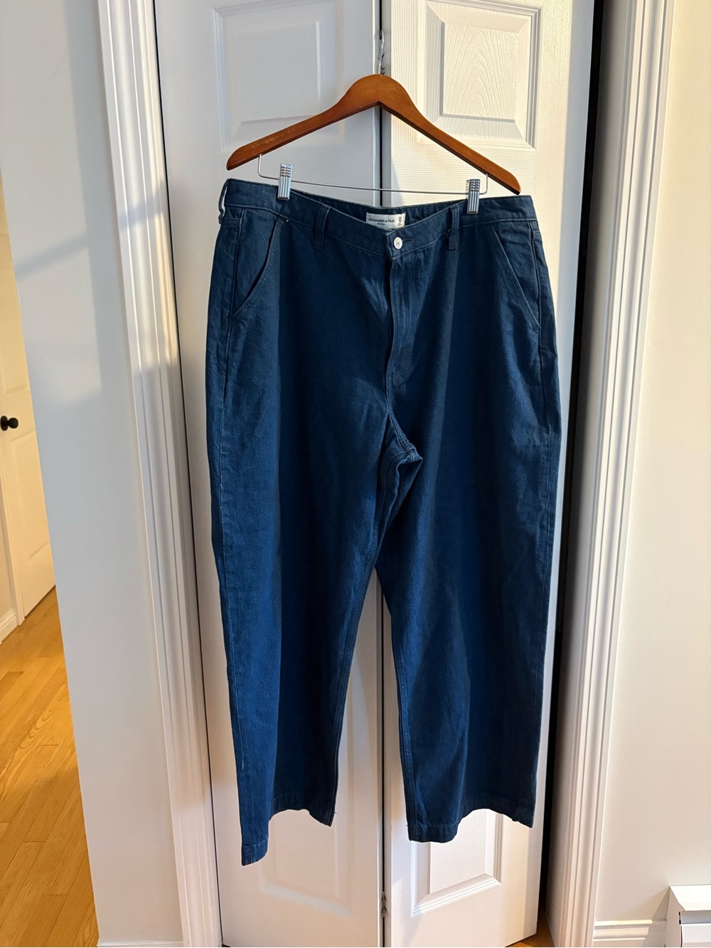 Women’s A&F Sz 16R (33) Mid Rise Dark Wash Jeans
